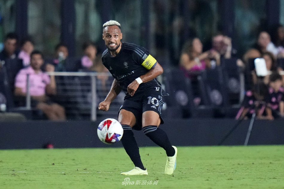 际舞台的多 际舞台的多